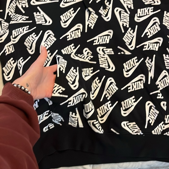 Men’s Size L Black and White Nike Hoodie with all over “Nike ✅” Print - Picture 2 of 6